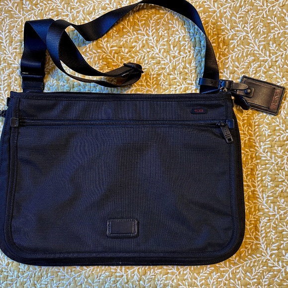 Tumi Messenger Bag/Briefcase - Picture 1 of 2